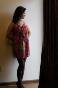 开服装店的熟女大姐,喜欢穿丝袜用相机记录幸福生活