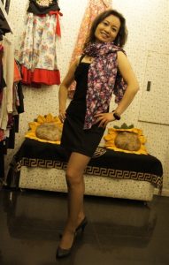 开服装店的熟女大姐,喜欢穿丝袜用相机记录幸福生活