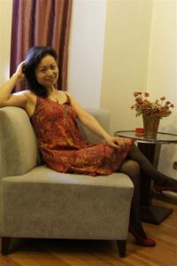 开服装店的熟女大姐,喜欢穿丝袜用相机记录幸福生活