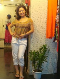 开服装店的熟女大姐,喜欢穿丝袜用相机记录幸福生活