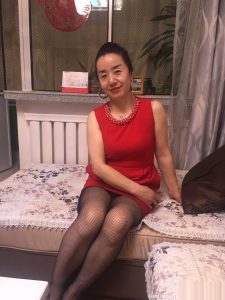 成熟的大姐每次都让我到她家先穿丝袜拍照1