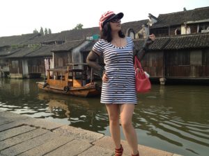 熟女张兰月旅游中的大白腿