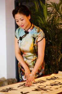 旗袍美女有东方古典气质秀美腿