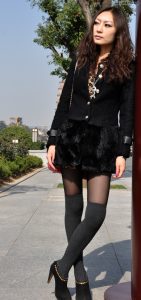 一个长腿御姐气质孤傲已经为人母了