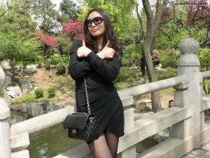 一个长腿御姐气质孤傲已经为人母了