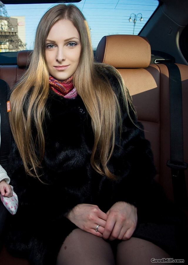 乌克兰媳妇宝马车里质感灰色丝袜[第8张/共13张]