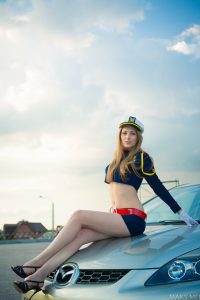 乌克兰美女媳妇车模初照