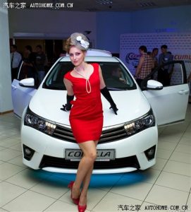 乌克兰美女媳妇车模初照