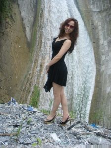 开宝马的熟妇肉丝高跟短裙