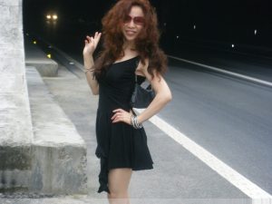 开宝马的熟妇肉丝高跟短裙