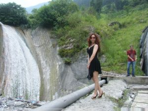 开宝马的熟妇肉丝高跟短裙