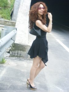 开宝马的熟妇肉丝高跟短裙