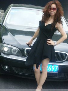 开宝马的熟妇肉丝高跟短裙