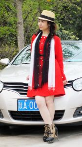 一位爱穿高跟的熟妇换荣威了