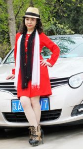 一位爱穿高跟的熟妇换荣威了