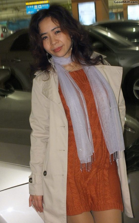 戴帽子的气质姐姐白皮靴丝袜高清[第13张/共16张]