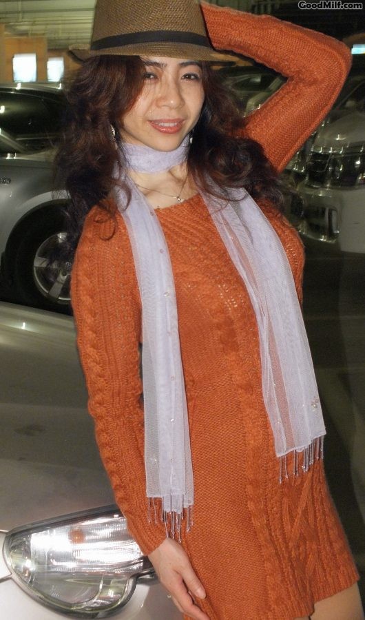 戴帽子的气质姐姐白皮靴丝袜高清[第14张/共16张]