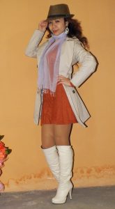 戴帽子的气质姐姐白皮靴丝袜高清