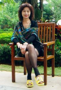 燕子姐穿不穿丝袜都很有味道