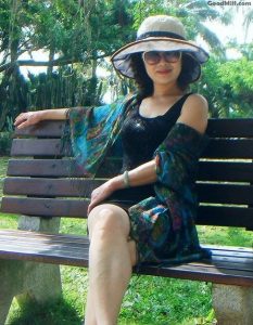 燕子姐穿不穿丝袜都很有味道