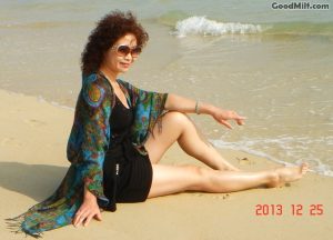 燕子姐穿不穿丝袜都很有味道