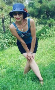 燕子姐野外性感成熟的白腿我喜欢