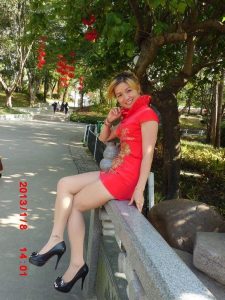 超爱秀美腿的嫂子很容易就上手了