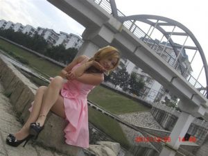 超爱秀美腿的嫂子很容易就上手了