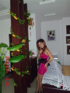 超爱秀美腿的嫂子很容易就上手了