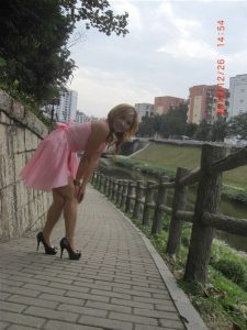 超爱秀美腿的嫂子很容易就上手了