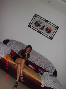 超爱秀美腿的嫂子很容易就上手了