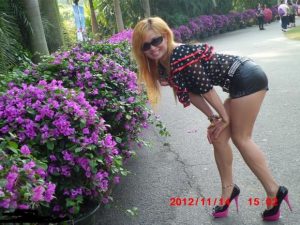 超爱秀美腿的嫂子很容易就上手了