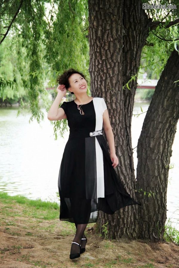 梦姐秀黑丝美腿[第1张/共9张]