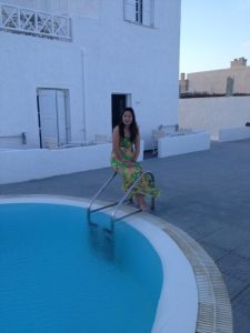 在医院上班的邻居姐姐，她穿了黑色丝袜拍照的腿很好看