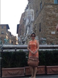 在医院上班的邻居姐姐，她穿了黑色丝袜拍照的腿很好看