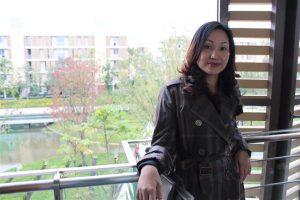 在医院上班的邻居姐姐，她穿了黑色丝袜拍照的腿很好看