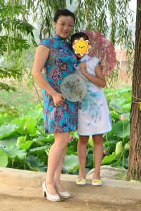 荷塘边肉丝袜姐妹旗袍秀