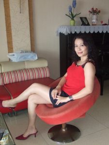 爱穿高跟秀腿的洁阿姨