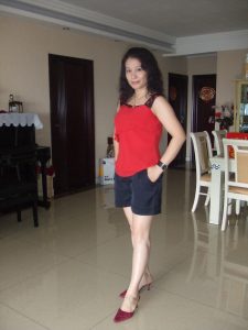 爱穿高跟秀腿的洁阿姨