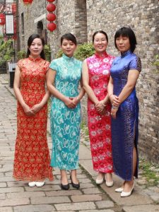 旗袍熟妇们的性感外拍有几个还穿了肉丝