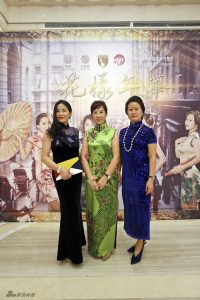 熟女们的旗袍聚会秀腿的好机会