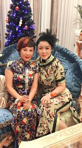 熟女们的旗袍聚会秀腿的好机会