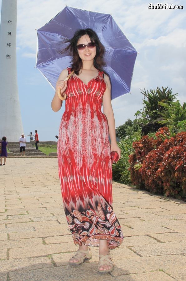 Elin姐长裙低胸都能看到胸罩了[第5张/共18张]