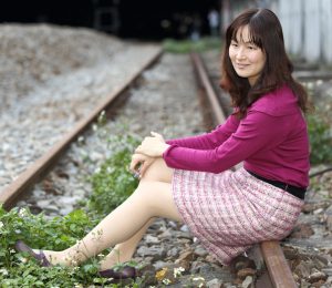 Elin姐是一位喜欢穿丝袜的丰满女人