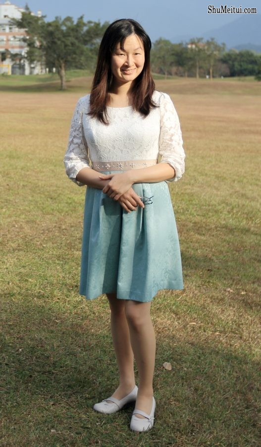 Elin姐的老公给她在野外拍照[第13张/共24张]