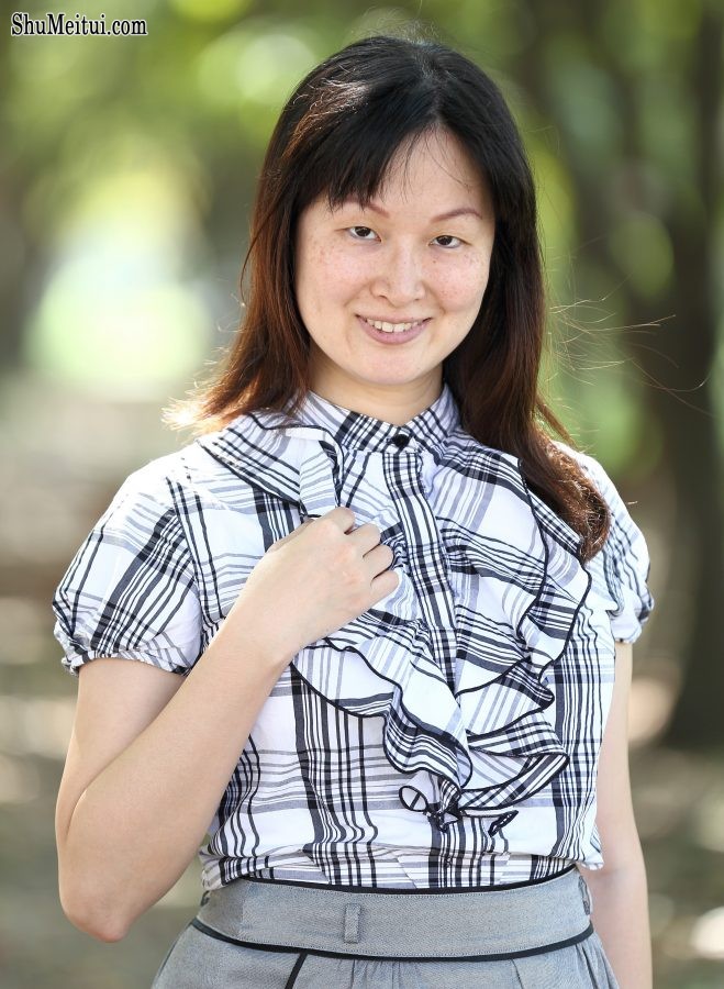 Elin姐树林中玉腿拍摄[第1张/共5张]