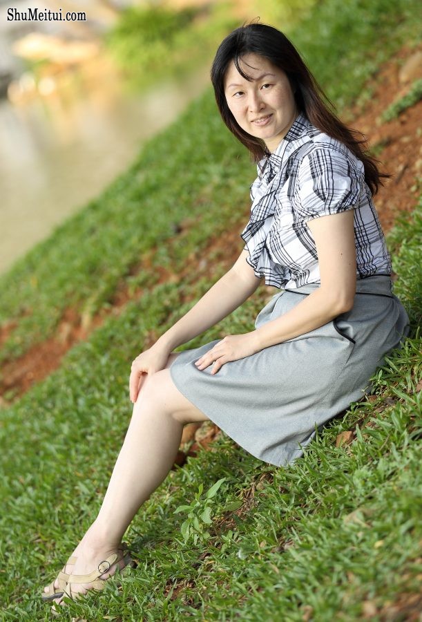 Elin姐树林中玉腿拍摄[第4张/共5张]