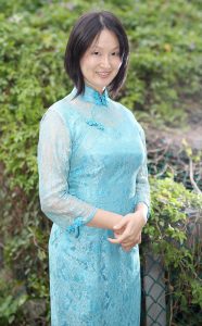 熟女Elin姐优雅旗袍坚挺的胸脯是亮点