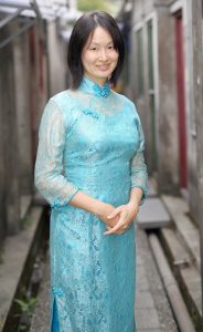 熟女Elin姐优雅旗袍坚挺的胸脯是亮点