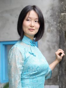 熟女Elin姐优雅旗袍坚挺的胸脯是亮点